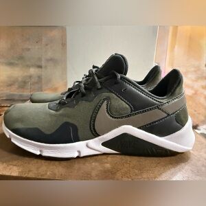 Nike Legend Essential 2